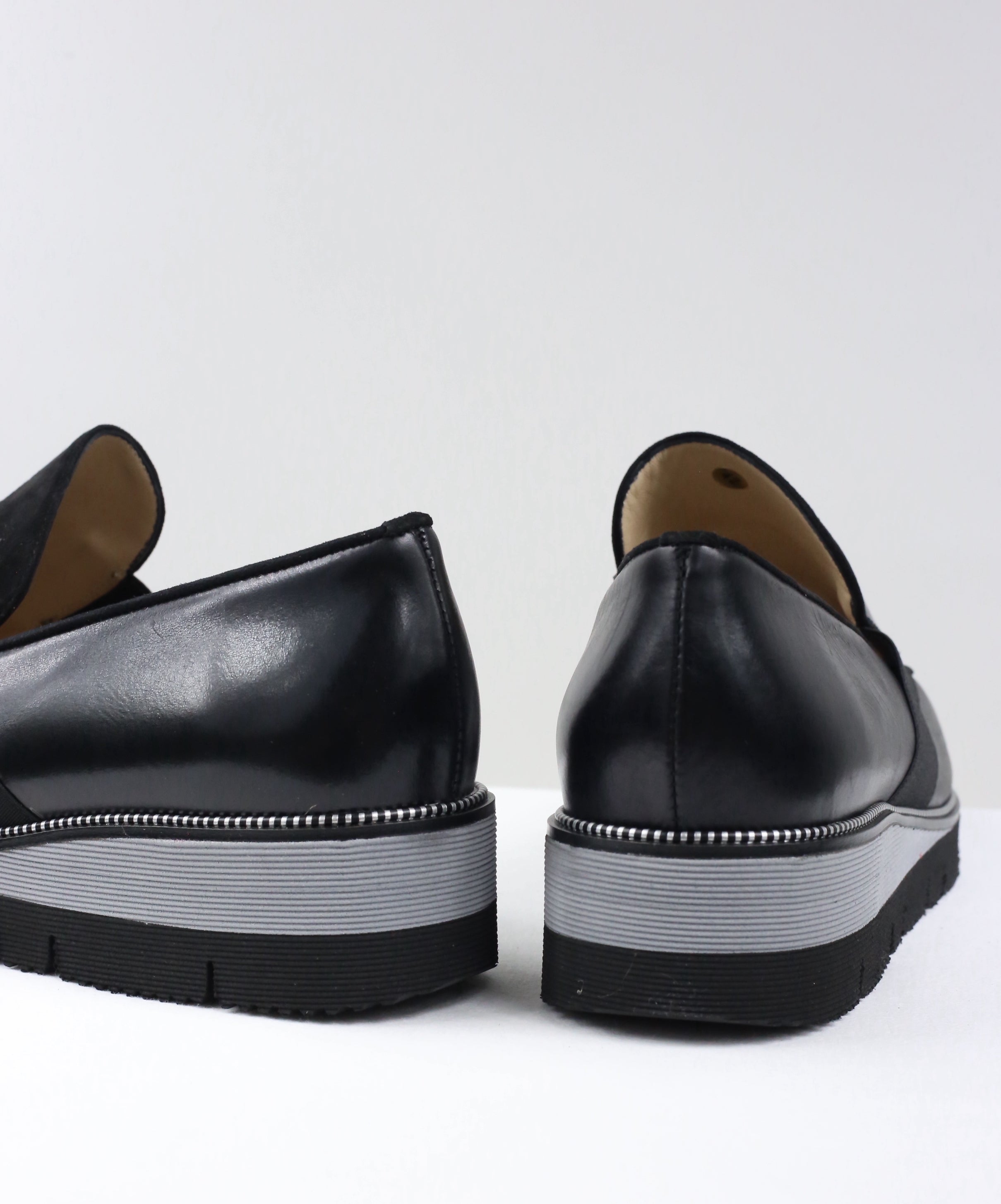 Agatha black