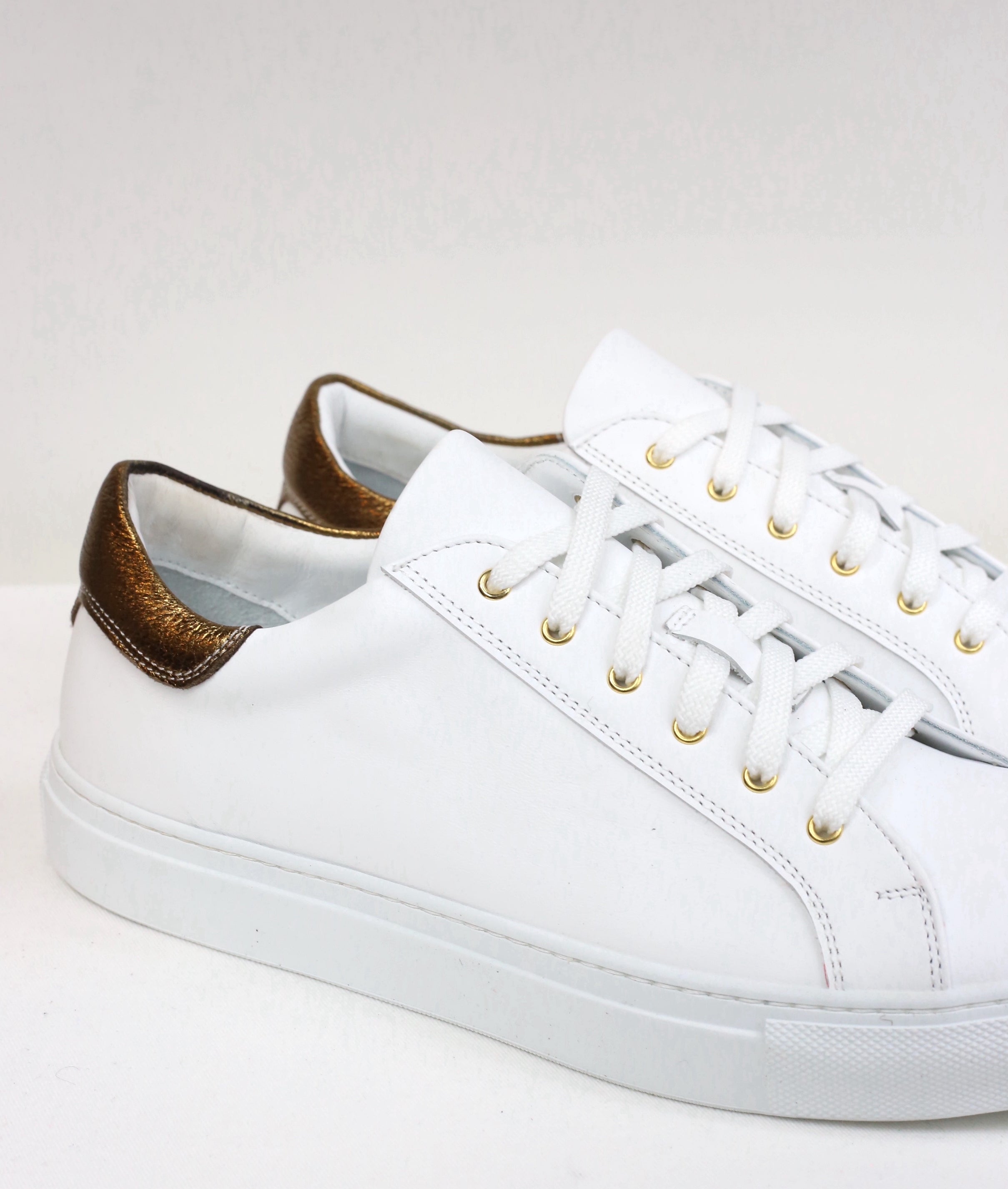 Sneakers Irene dettagli laminati bronzo