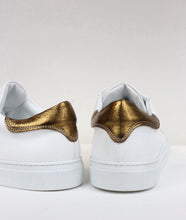 Carica l&#39;immagine nel visualizzatore di Gallery, Sneakers Irene dettagli laminati bronzo
