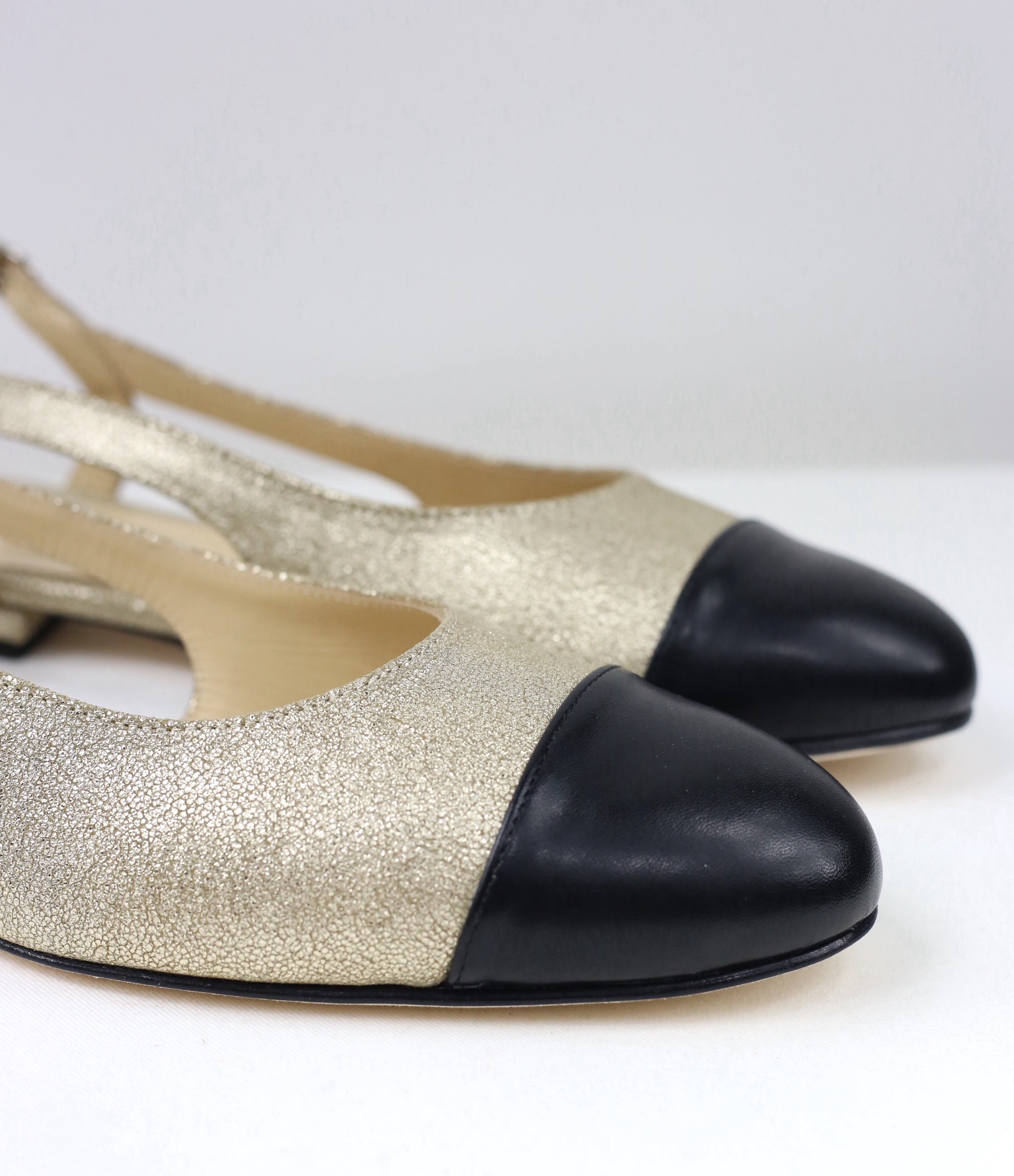 Pre-ordine Chanellina Chantal platino punta nera