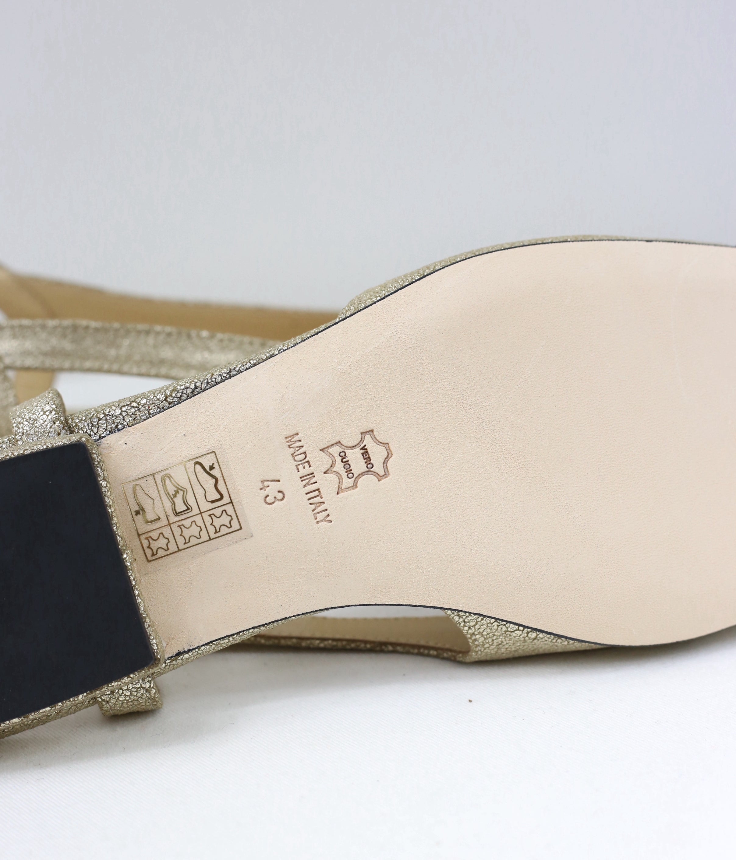 Pre-ordine Chanellina Chantal platino punta nera