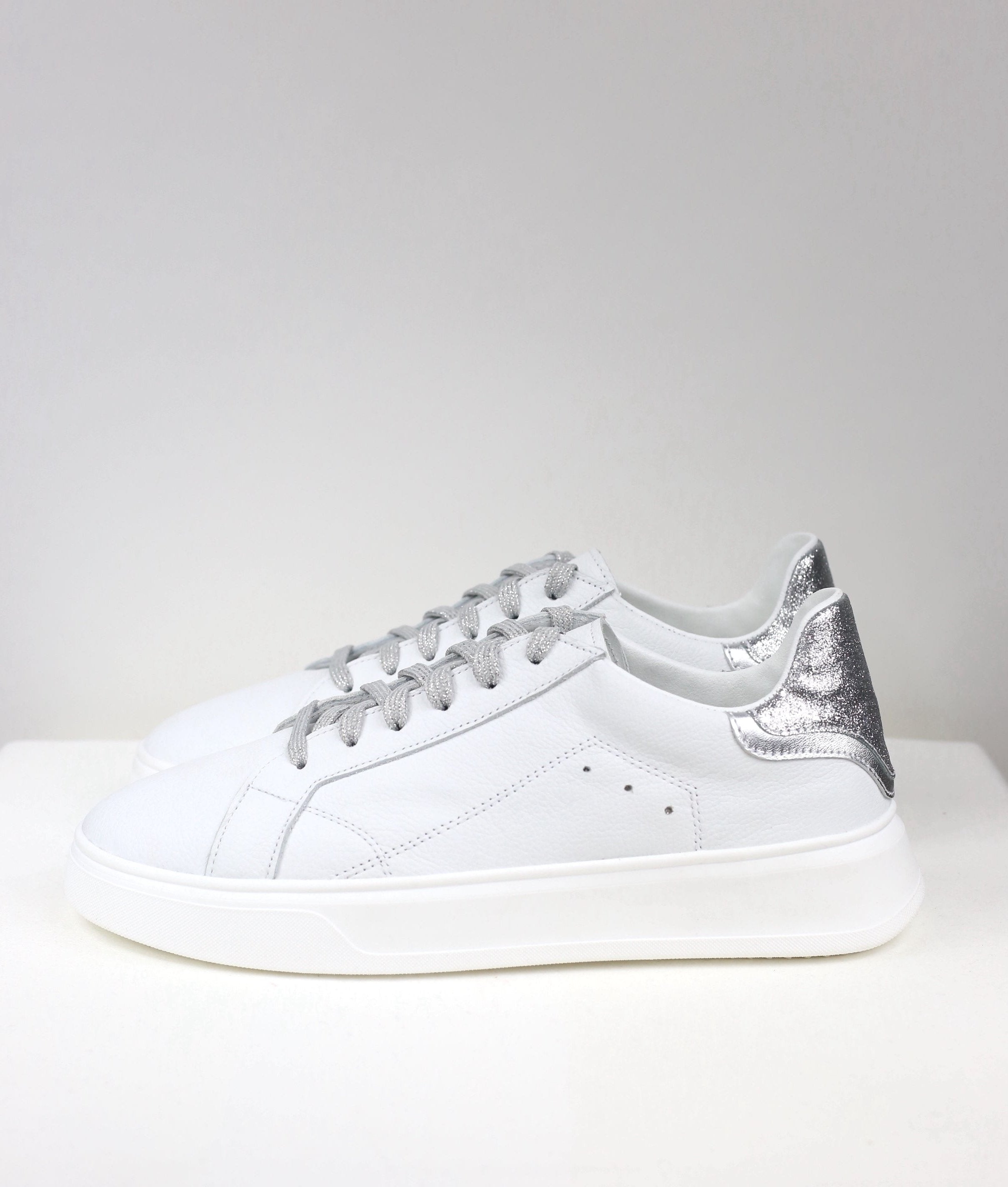 Sneakers Luce argento / pre-ordine