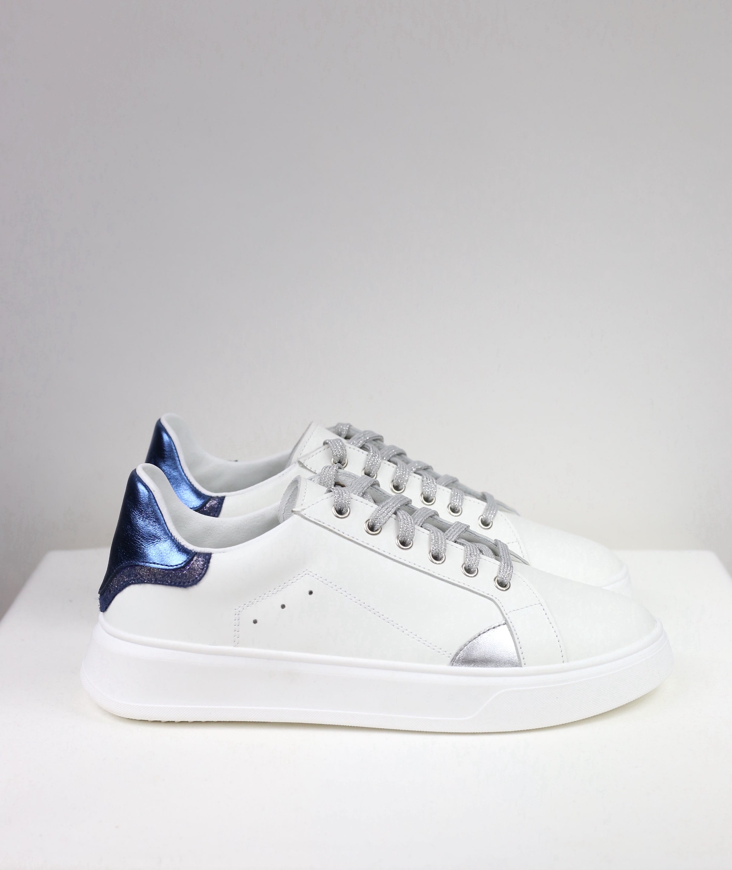 Sneakers Luce blu / pre-ordine