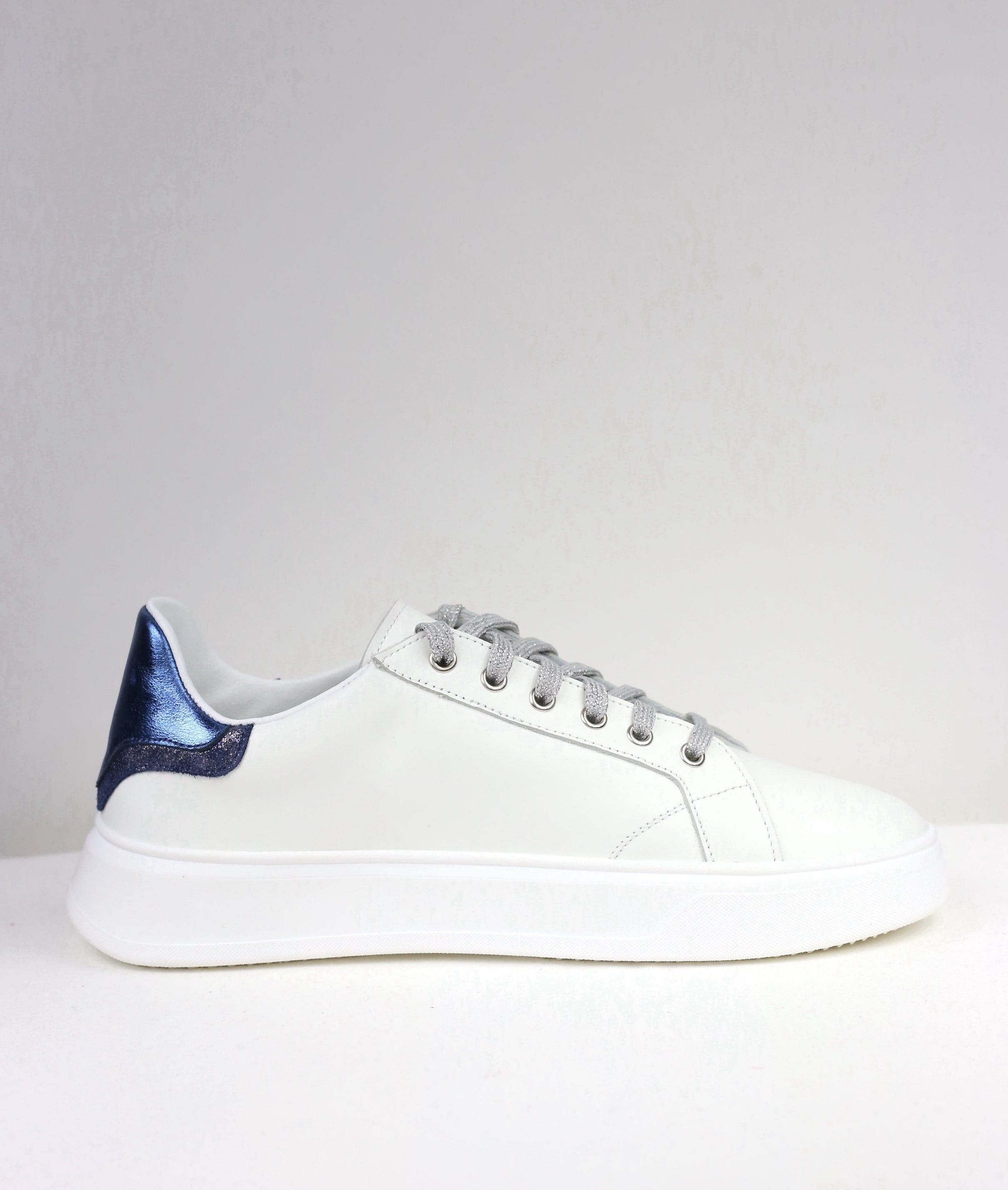 Sneakers Luce blu / pre-ordine