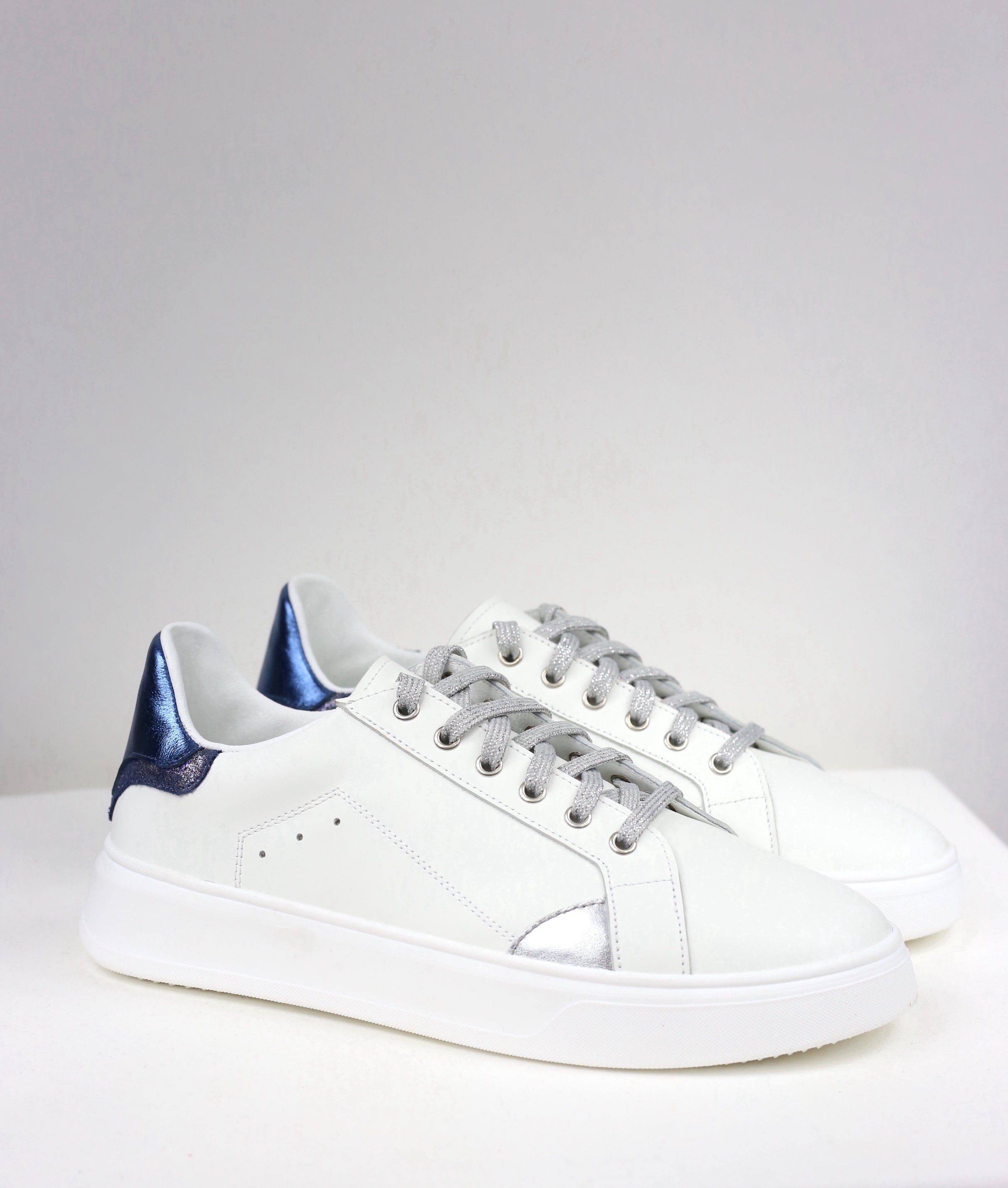 Sneakers Luce blu / pre-ordine