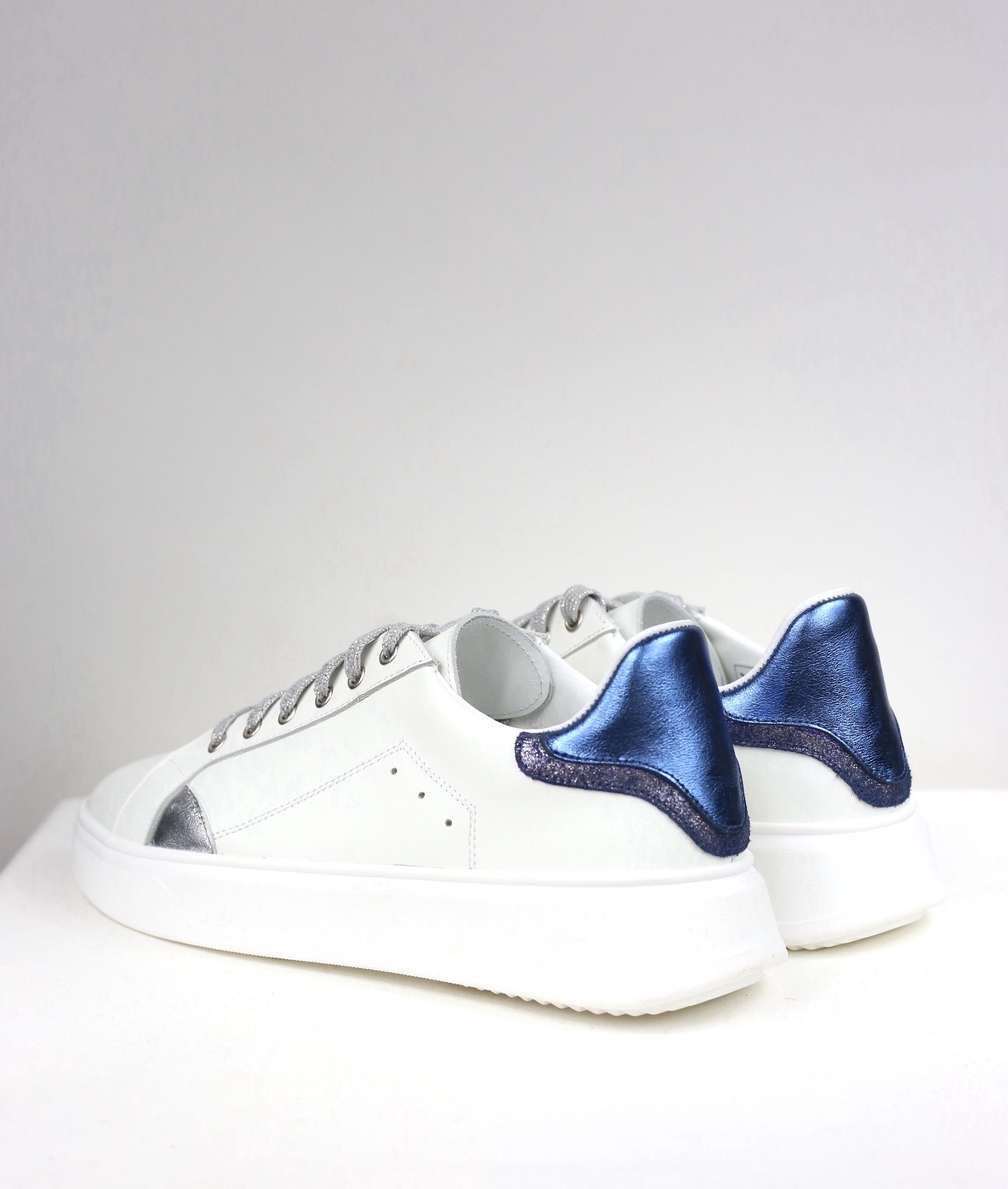 Sneakers Luce blu / pre-ordine