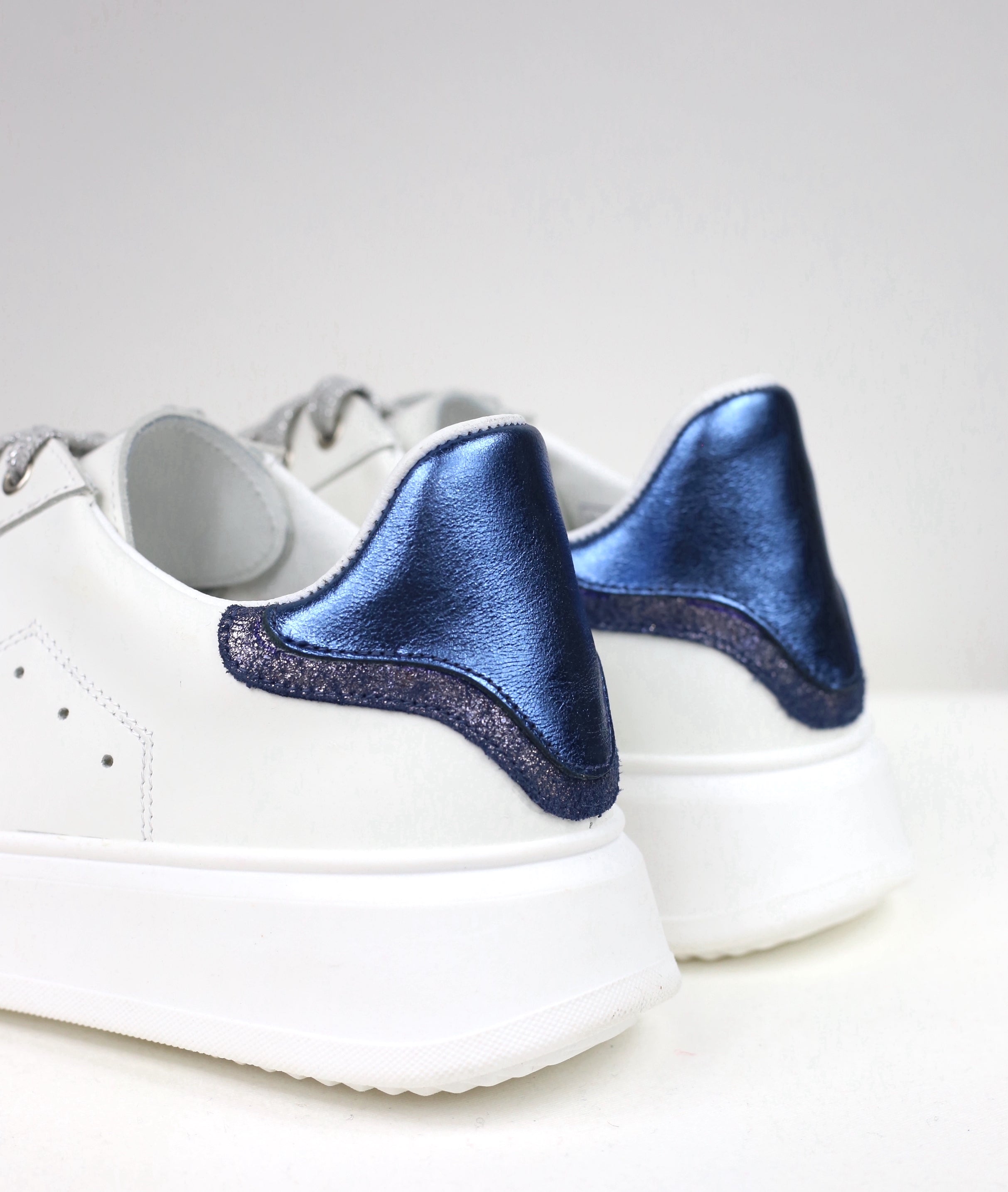 Sneakers Luce blu / pre-ordine