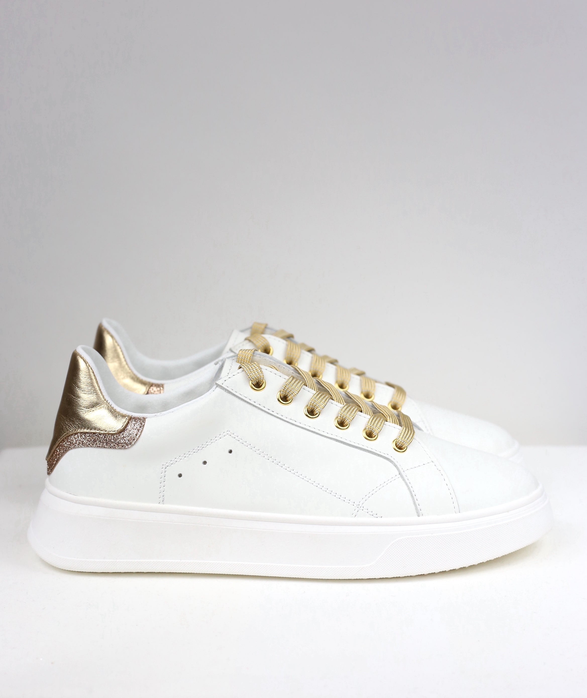 Sneakers Luce platino / pre-ordine
