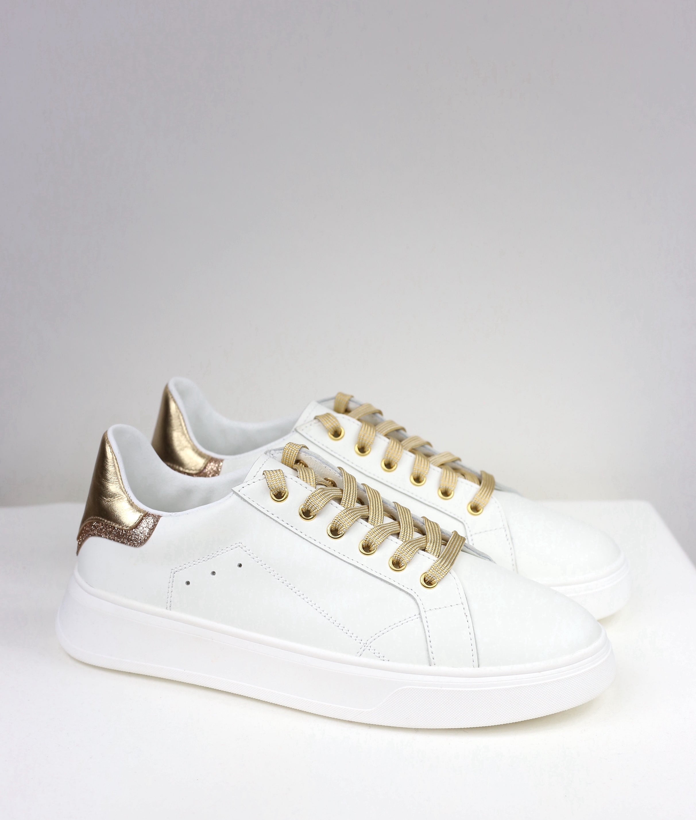 Sneakers Luce platino / pre-ordine