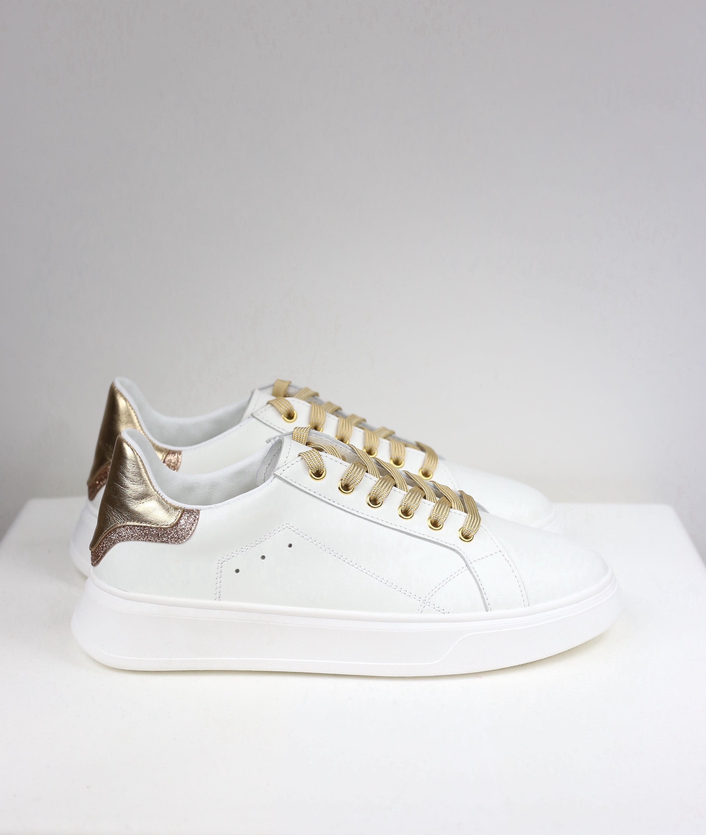 Sneakers Luce platino / pre-ordine