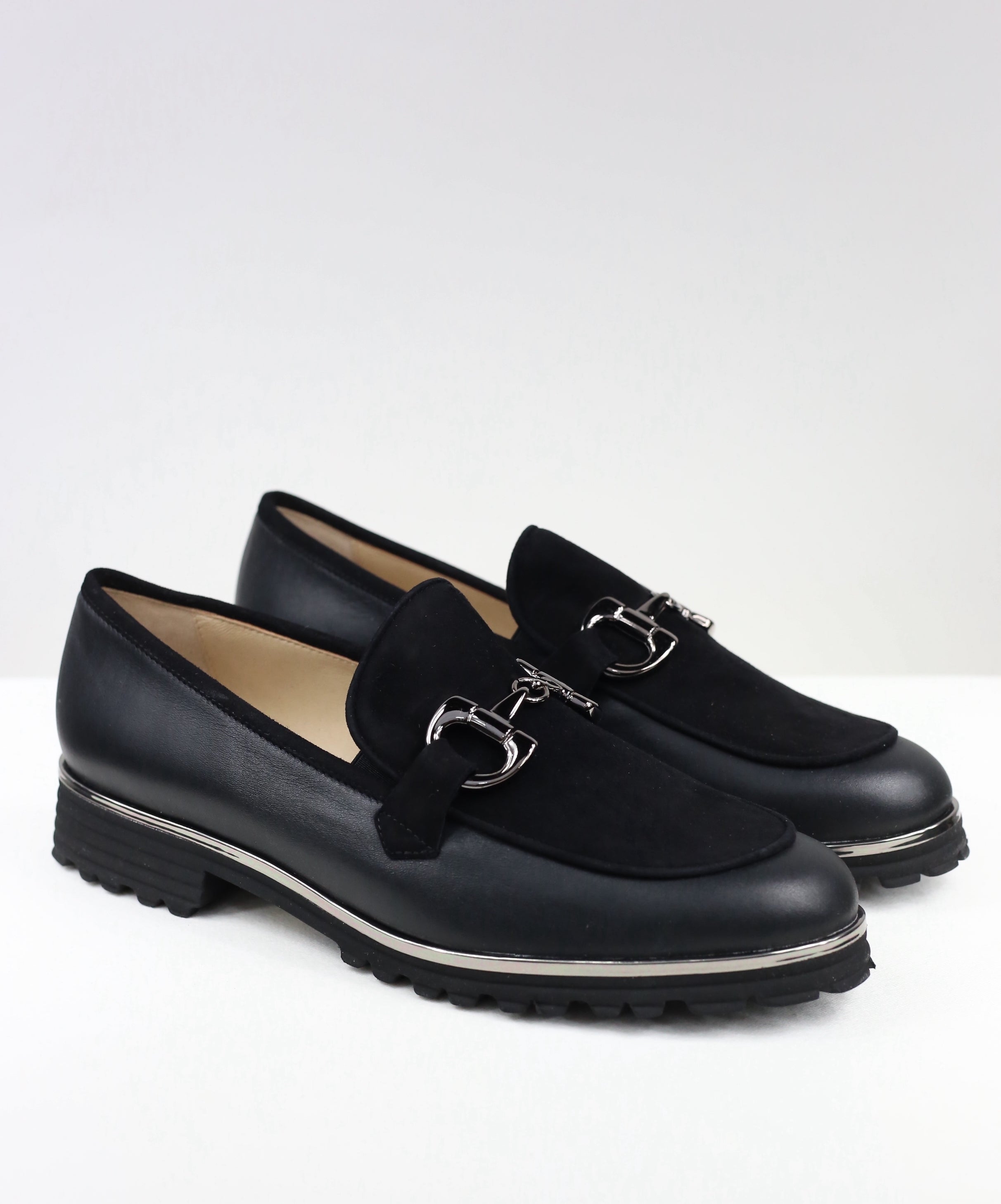 Artura in pelle nera