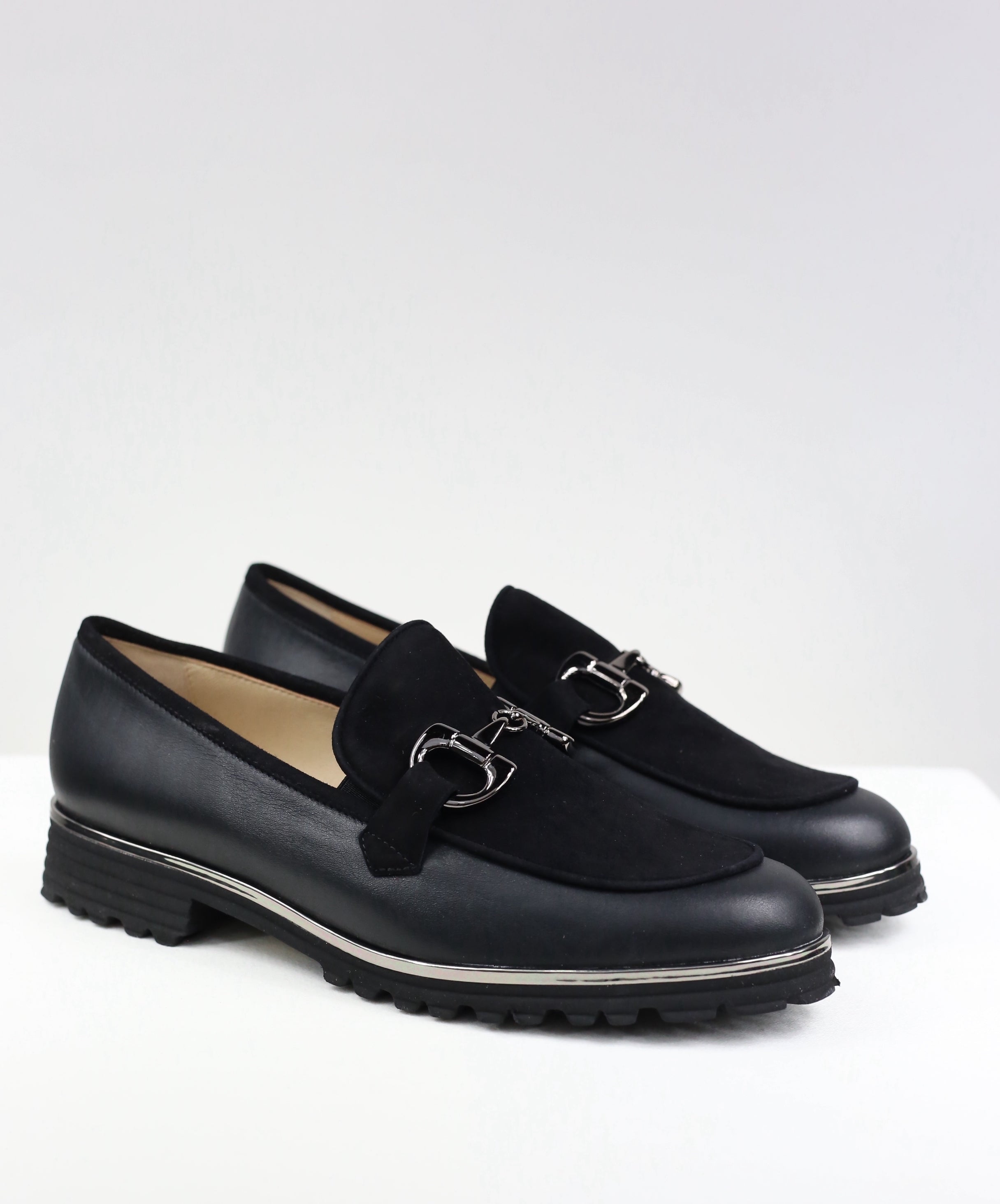 Artura in pelle nera