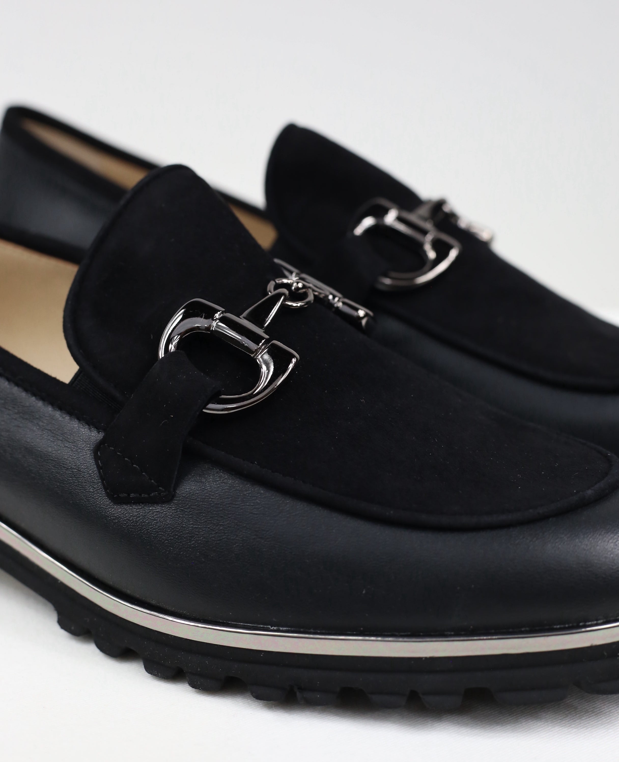 Artura in pelle nera