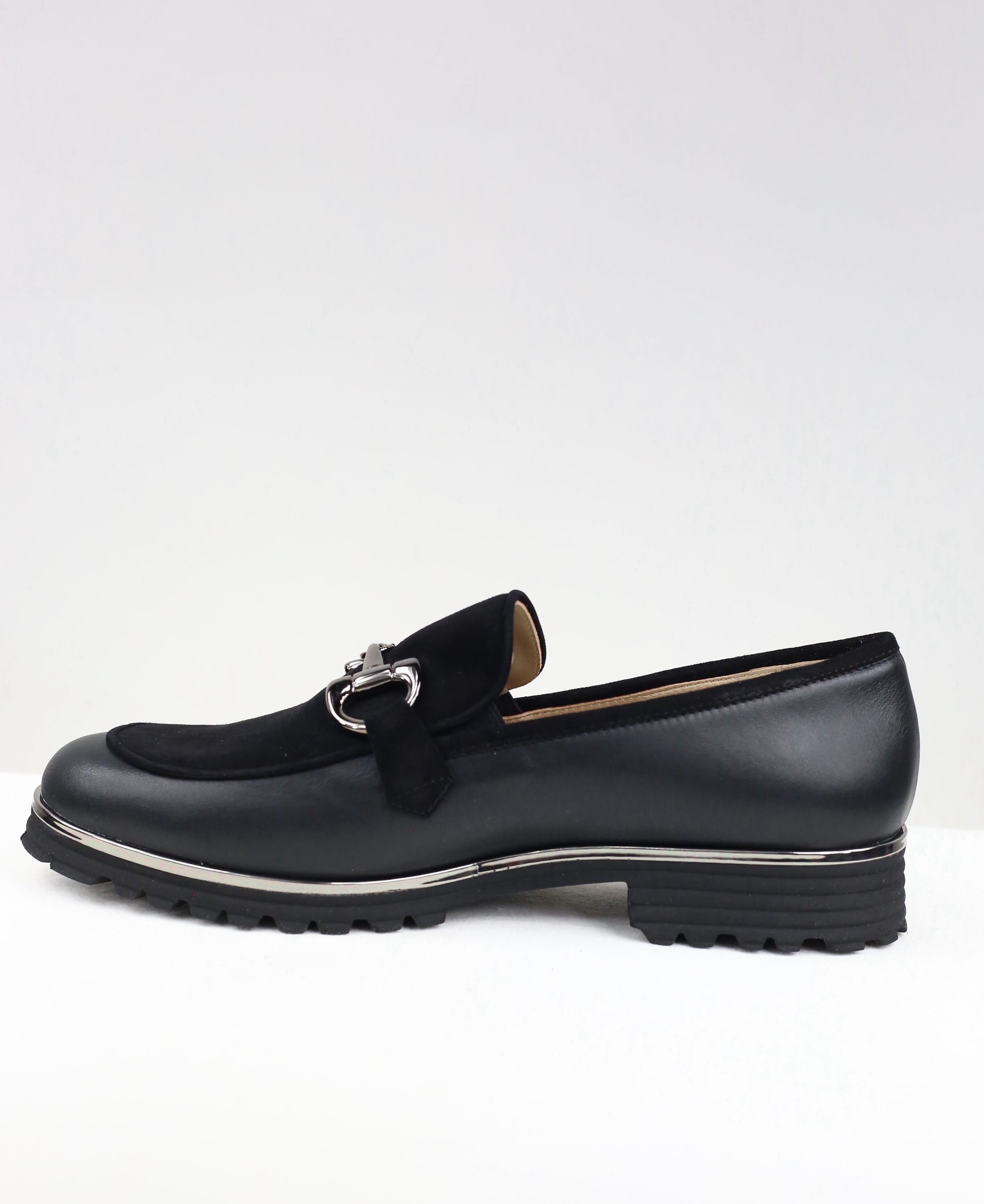 Artura in pelle nera
