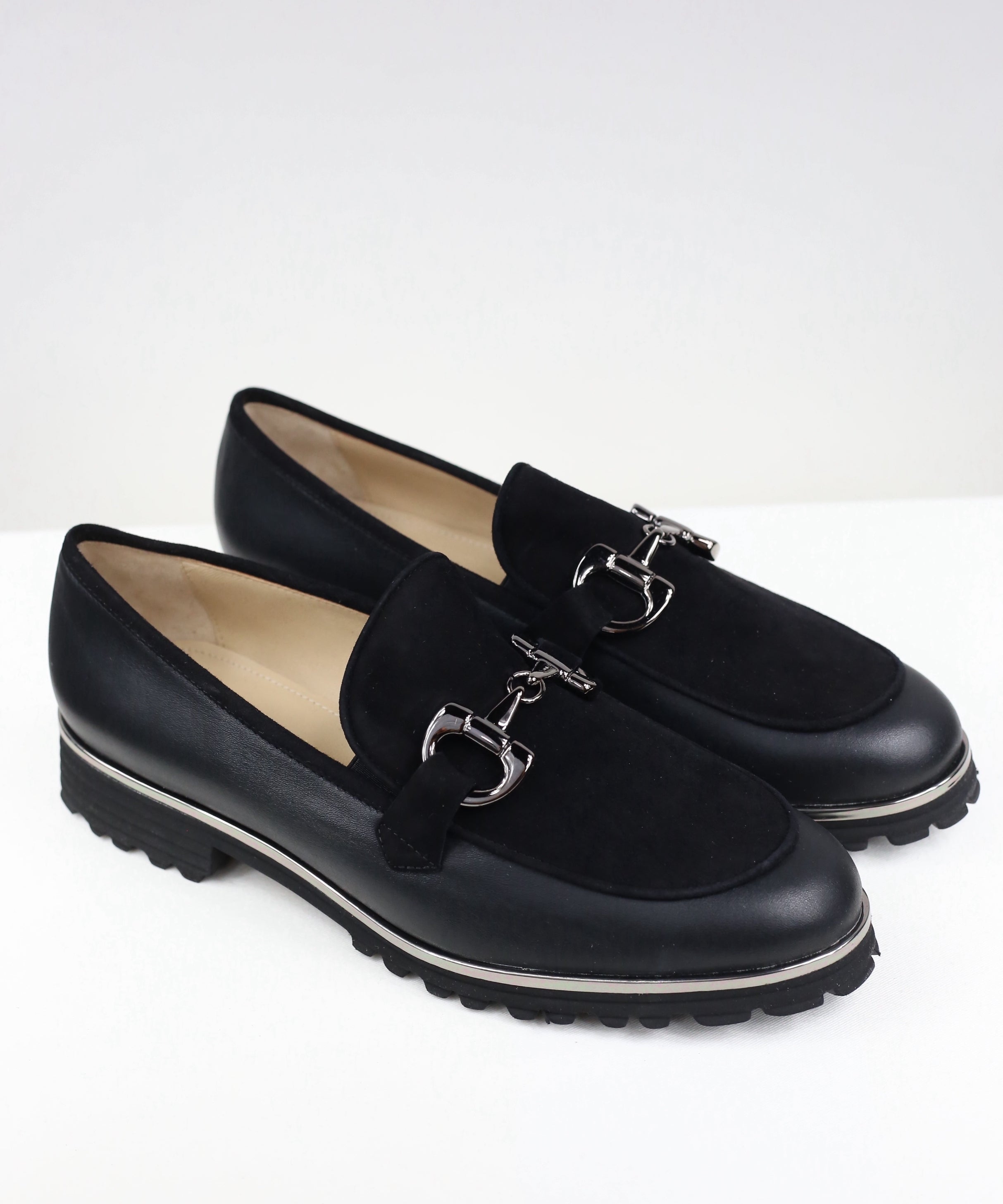 Artura in pelle nera