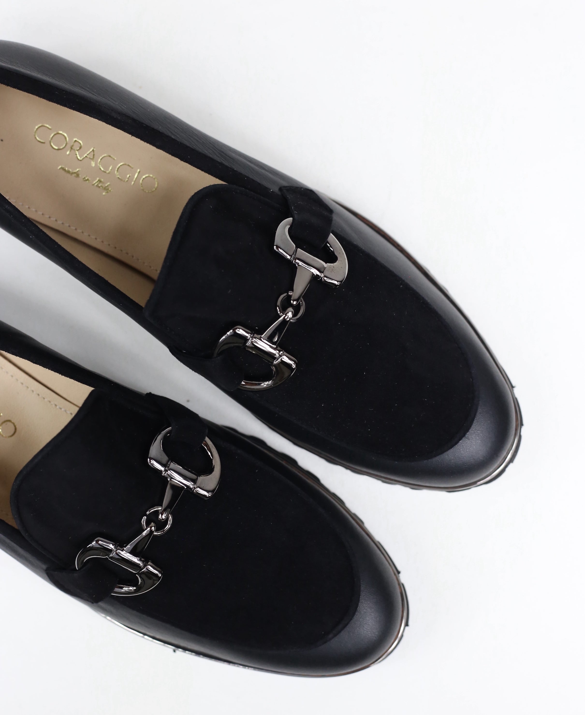 Artura in pelle nera