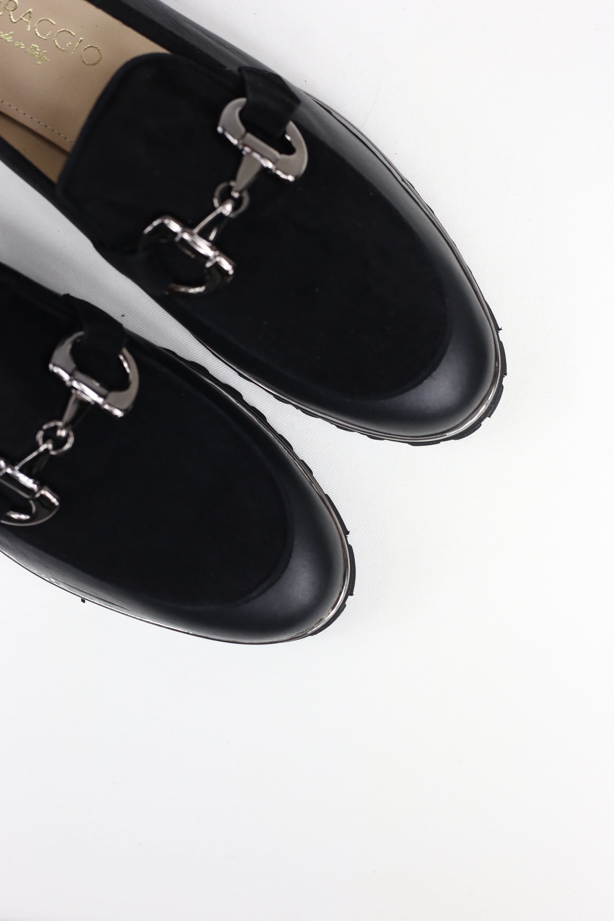 Artura in pelle nera