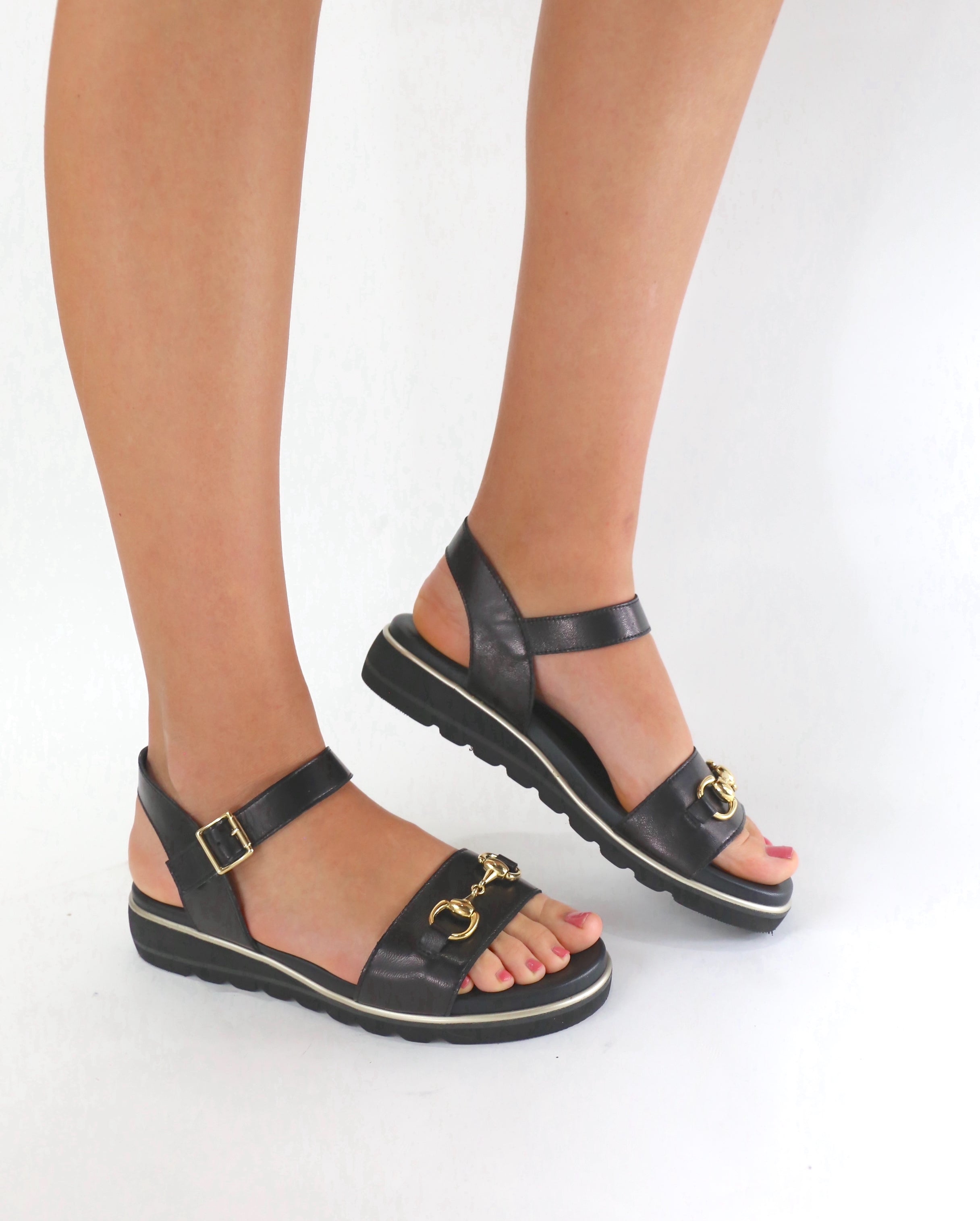 Sandalo Mia nero con accessorio