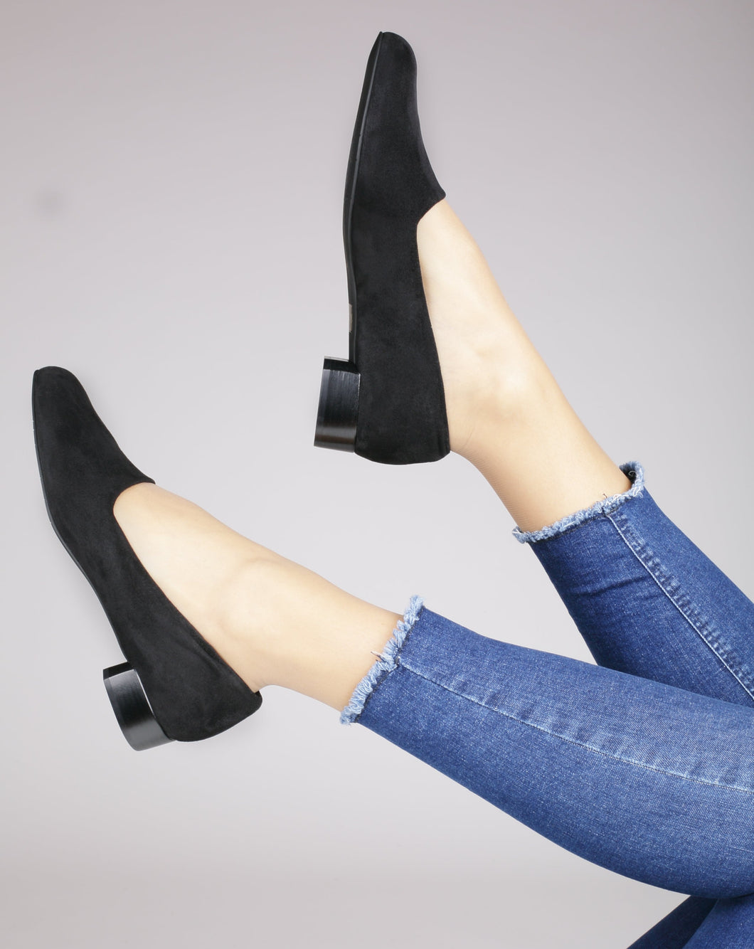 Ballerina in camoscio nero
