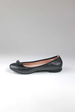 Carica l&#39;immagine nel visualizzatore di Gallery, Ballerina in pelle nera - ultimo 42
