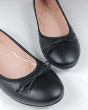 Carica l&#39;immagine nel visualizzatore di Gallery, Ballerina in pelle nera - ultimo 42
