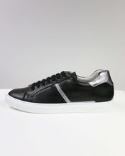 Carica l&#39;immagine nel visualizzatore di Gallery, Sneakers nere con dettagli argento
