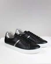 Sneakers nere con dettagli argento