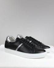 Sneakers nere con dettagli argento