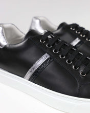Sneakers nere con dettagli argento