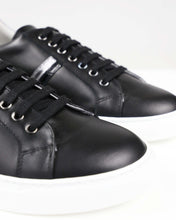 Sneakers nere con dettagli argento