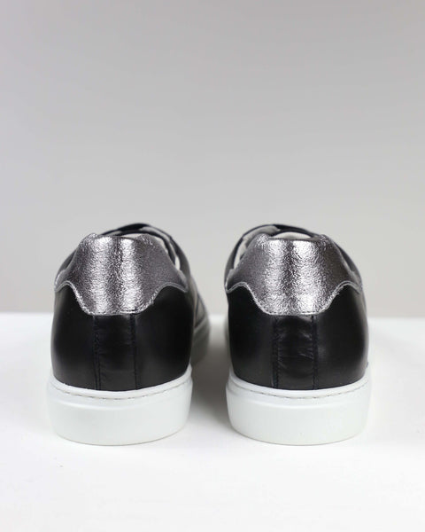 Sneakers nere con dettagli argento