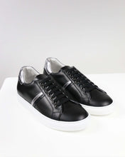 Sneakers nere con dettagli argento