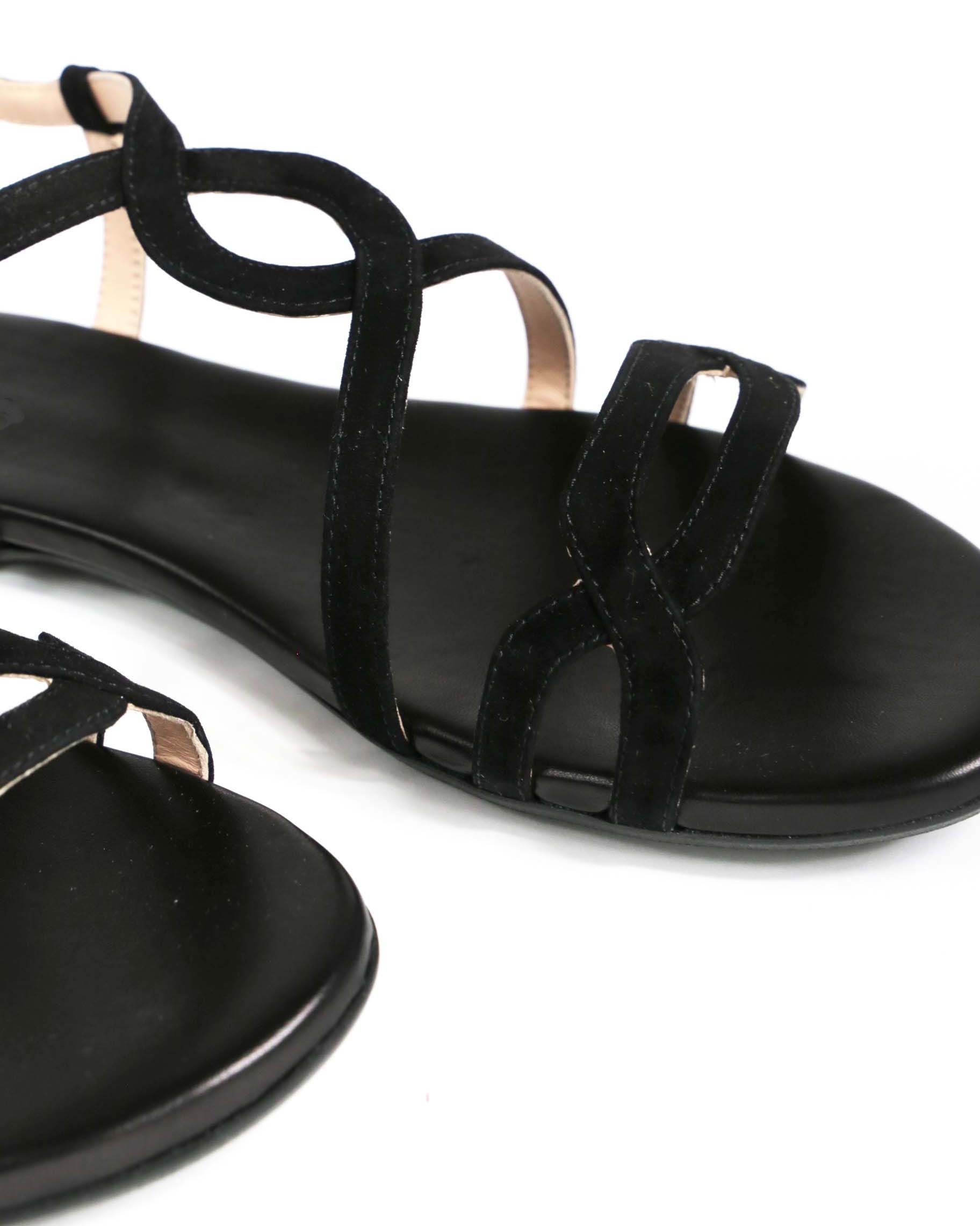 Roma in camoscio nero