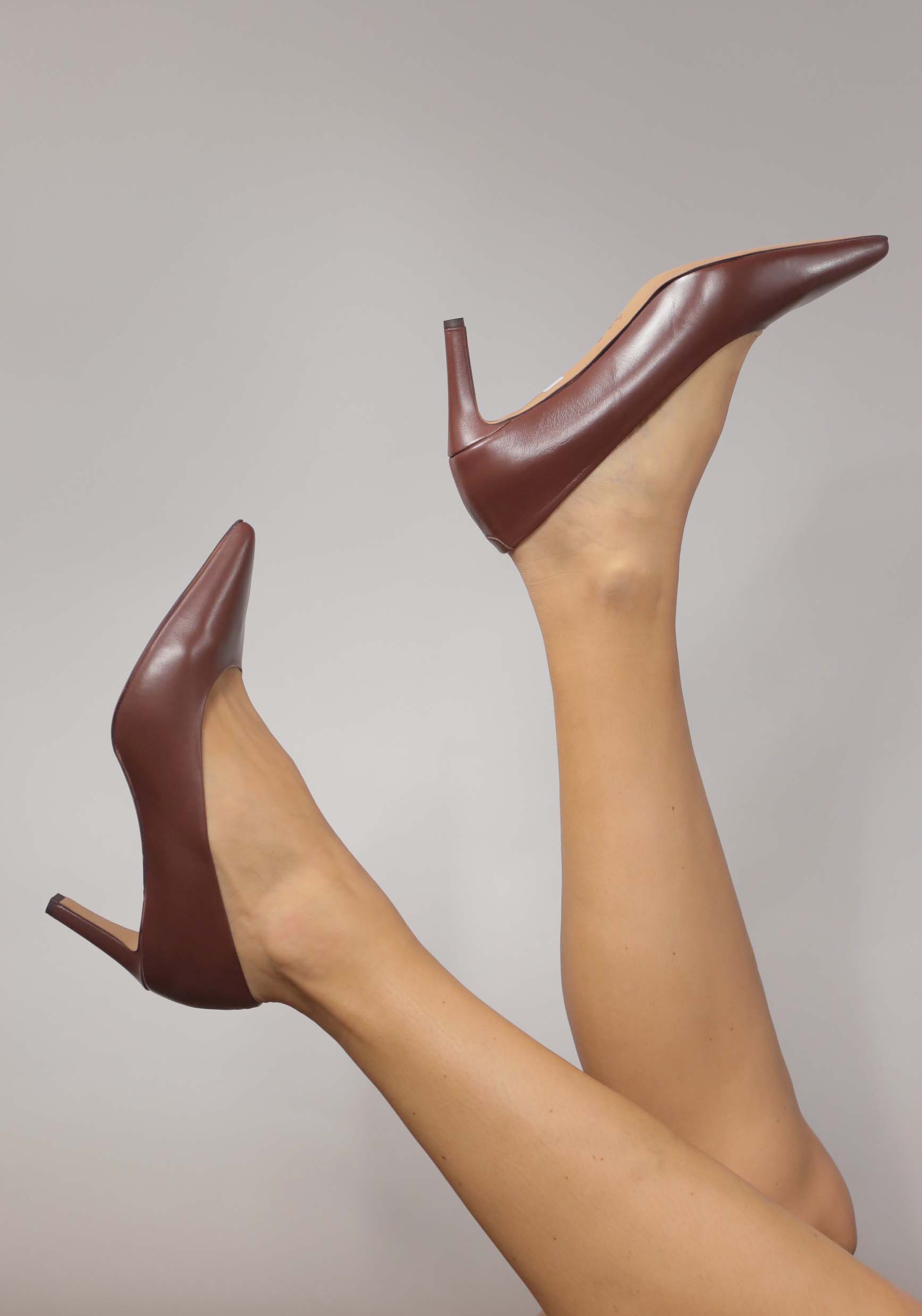 Décolleté Lorena in pelle color noce