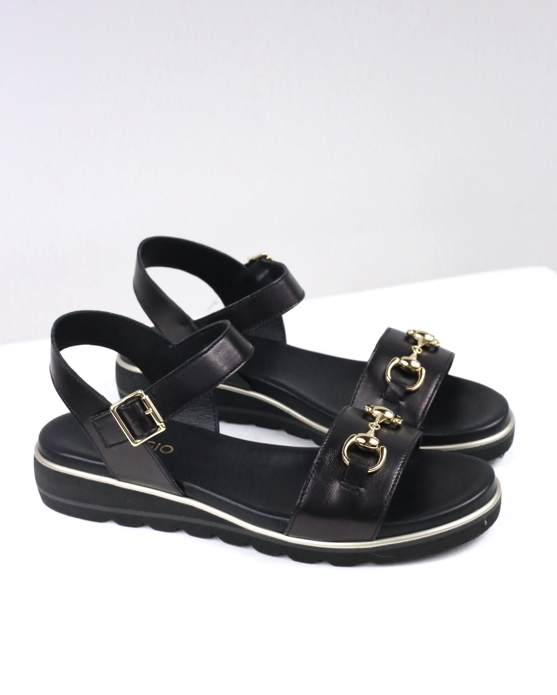 Sandalo Mia nero con accessorio