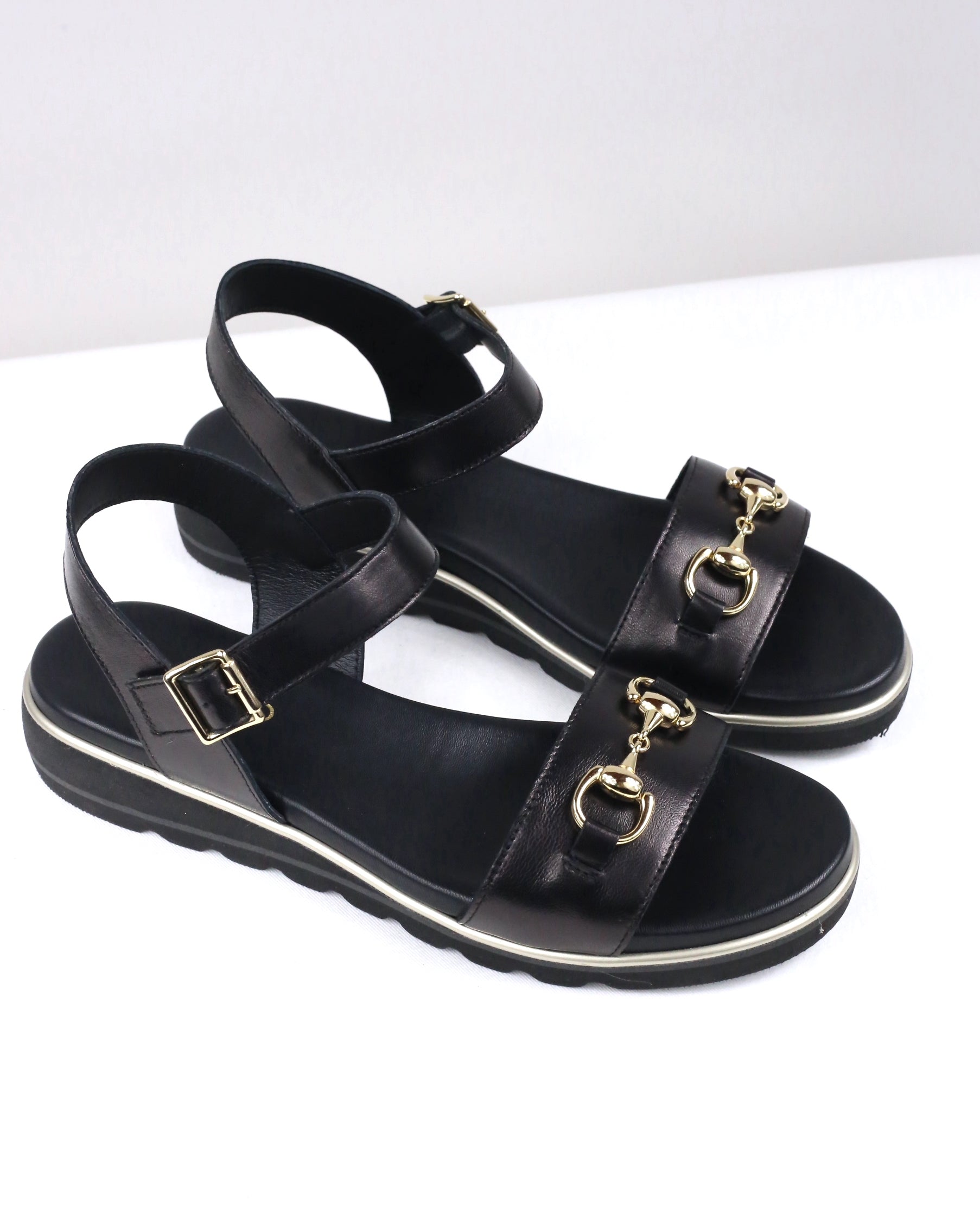 Sandalo Mia nero con accessorio