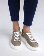 Sneakers Stefania cappuccino - ultimo 45