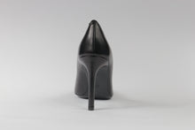 Carica l&#39;immagine nel visualizzatore di Gallery, Décolleté Diva - classica a punta in pelle di colore nero
